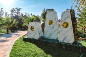 Quý khách có thể checkin chụp ảnh kỷ niệm - Biển Quê Hương