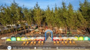 Khung cảnh đa sắc màu cùng Biển Quê Hương